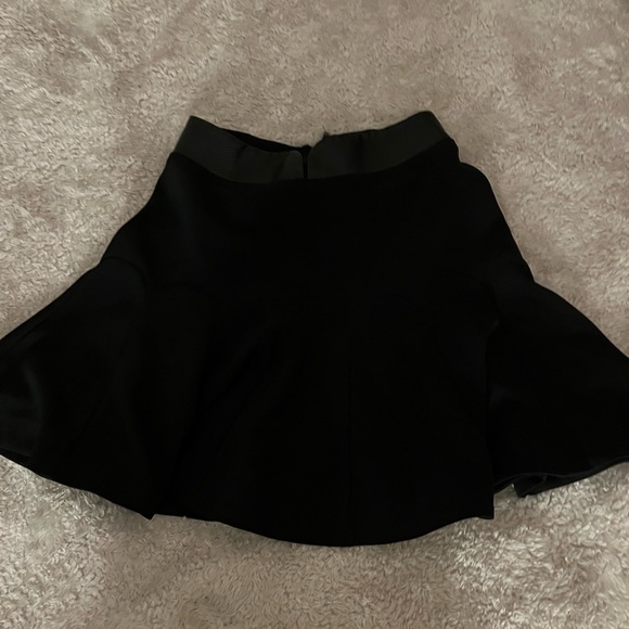 Guess Skirt - Picture 1 of 5